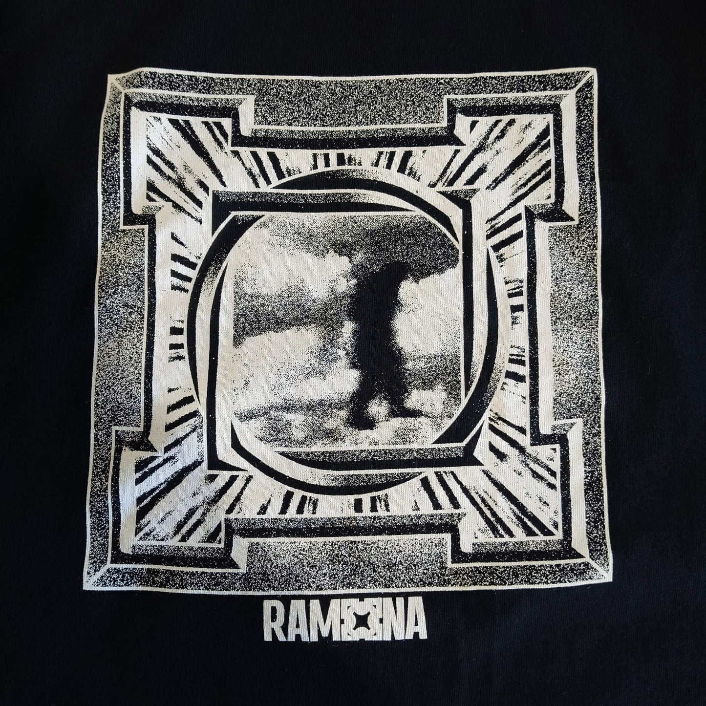 Camisa Negra Hombre Invisible