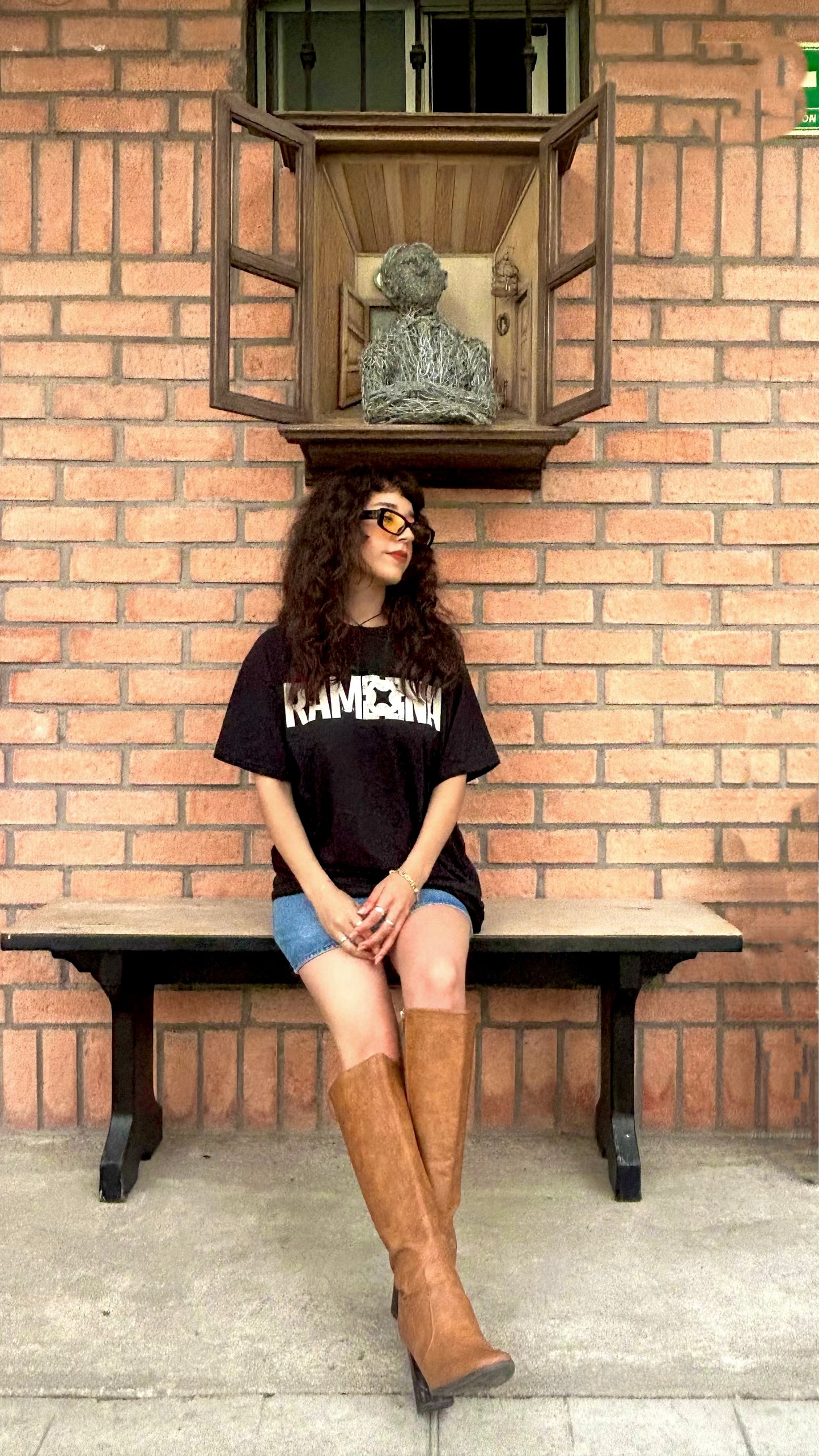 Camisa Negra Ramona Logo